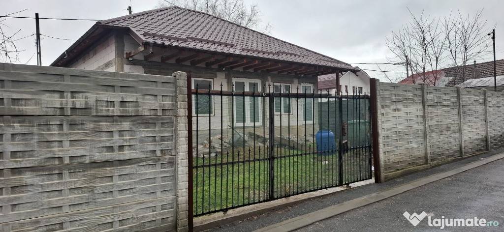 Vând sau schimb cu apartament