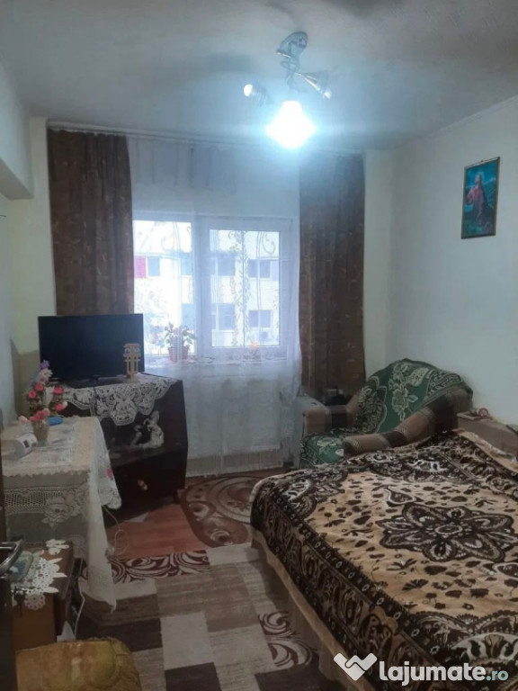 Apartament 3 camere, ultra central, Bals