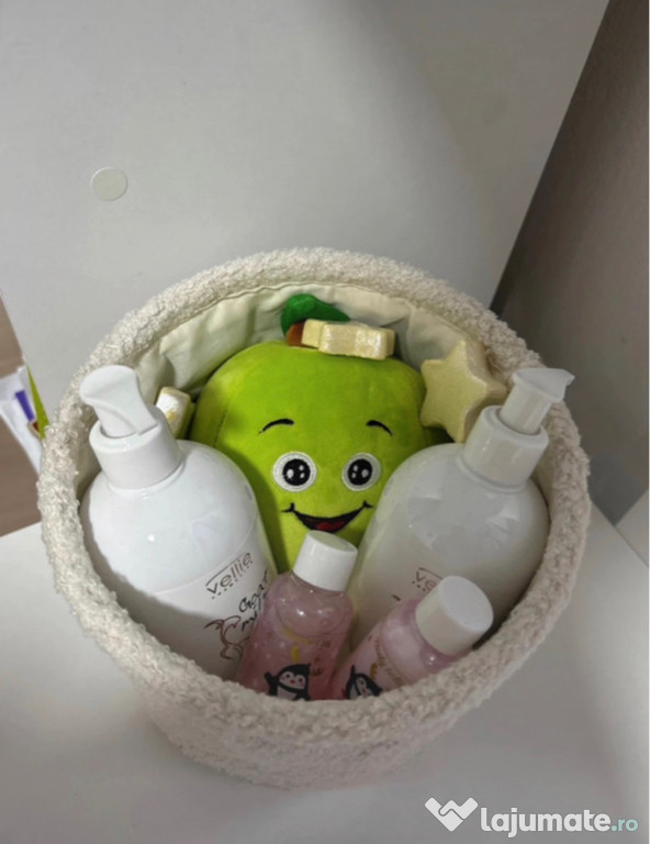 Cos cu produse cosmetice si un plus