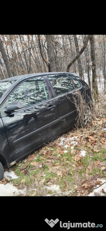 Vand dezmembrez polo 1.2 8v