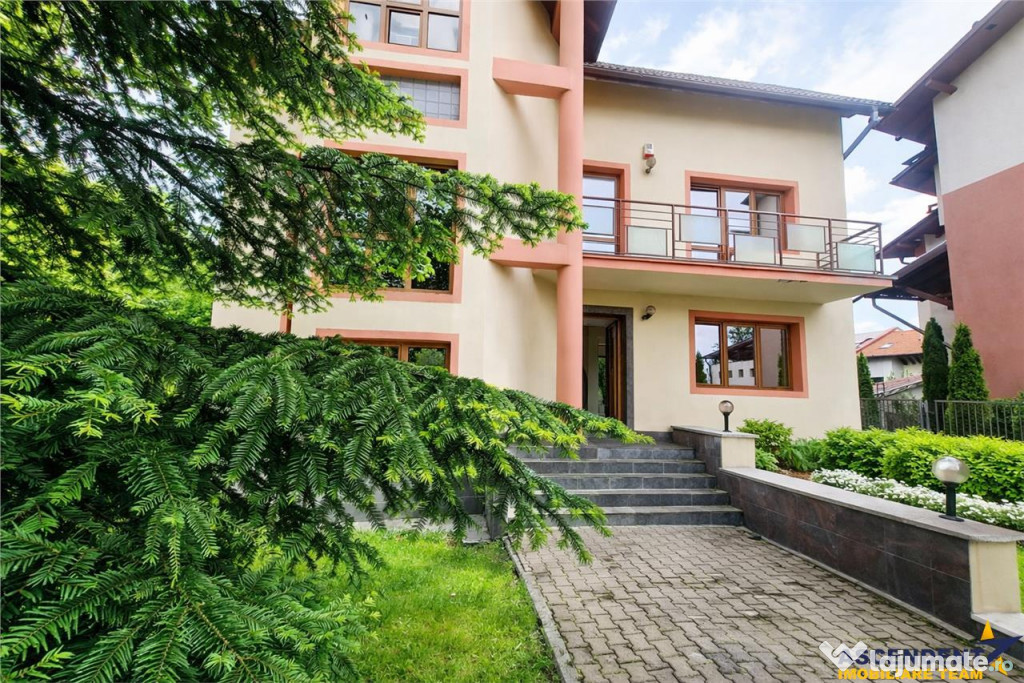 Vila impetuoasa pe 700mp teren:Spatiu versatil pentru locuin