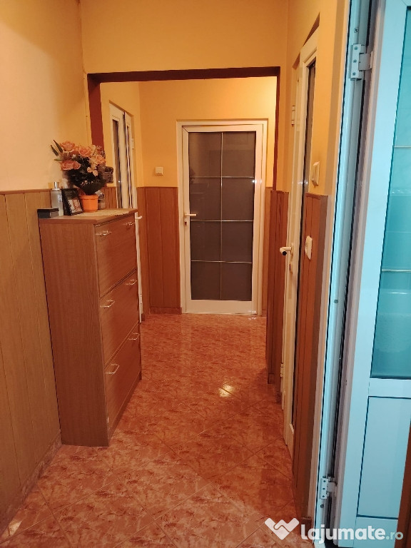 Inchiriez apartament cu 2 camere Brasov