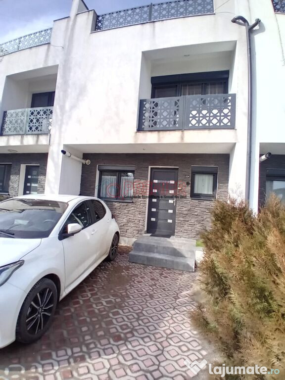 Casă înșiruită P+1+M - 4 camere - 2 terase - curte