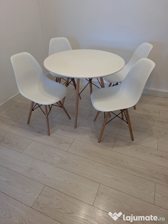 Masa rotunda cu 4 scaune