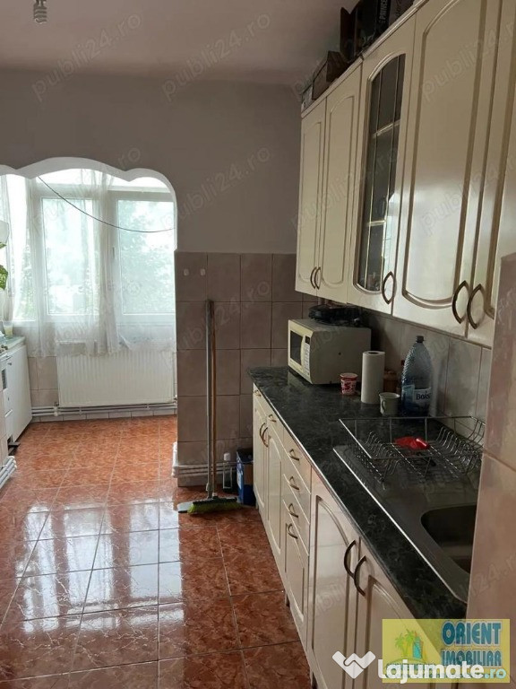 Anda, decomandat, 2 camere, etaj 3, gaze, vanzari Constanta