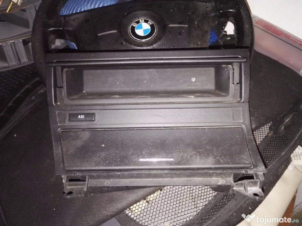 Scrumiera BMW 320d an 2001, culoare negru metalizat, mot 195