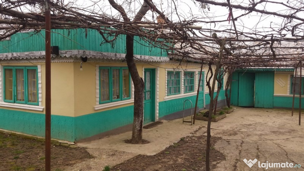 Casa in centru satului