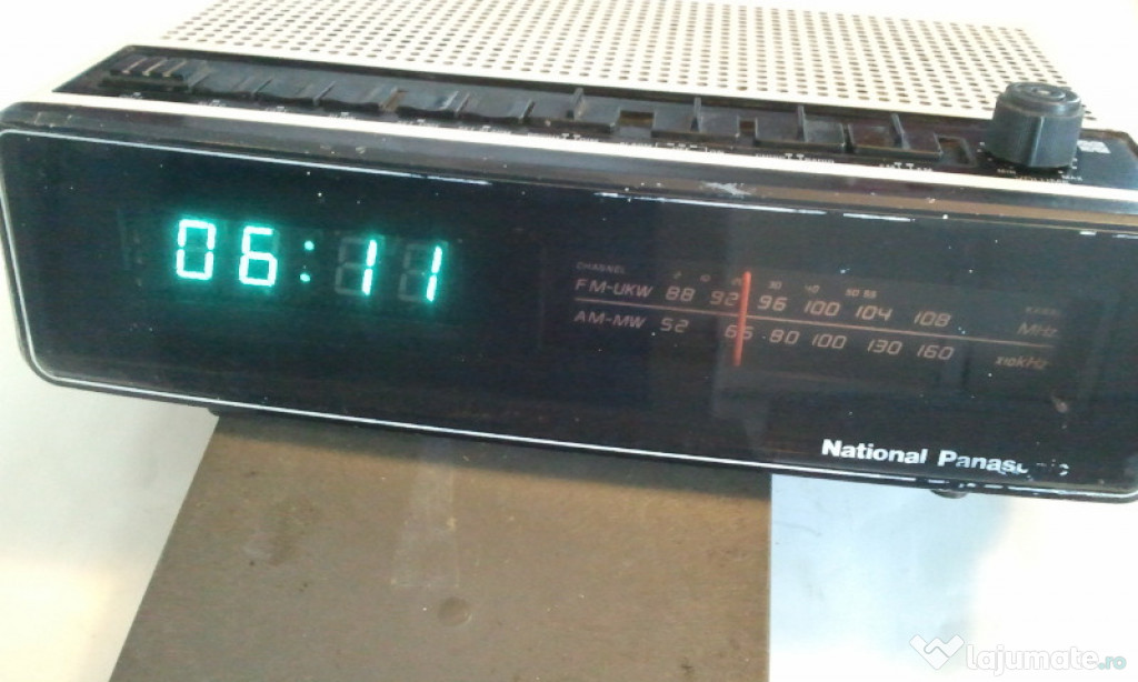 National Panasonic AM-FM Clock Radio RC-100BS