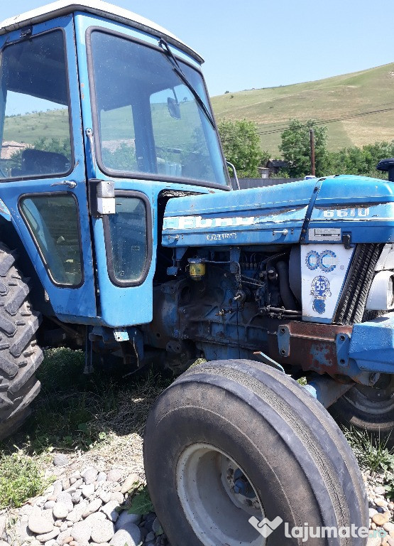 Dezmembrez tractor Ford