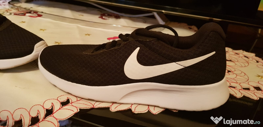 Nike Tanjun