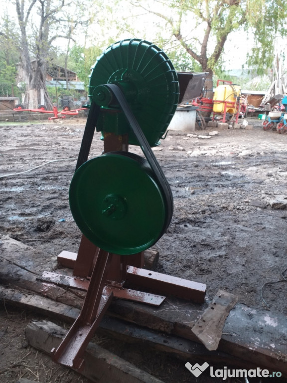 Moara la tractor