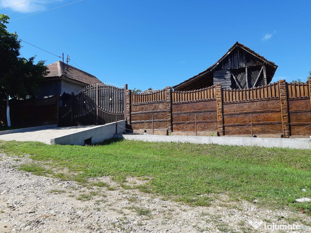 Casa Poroina Mare central