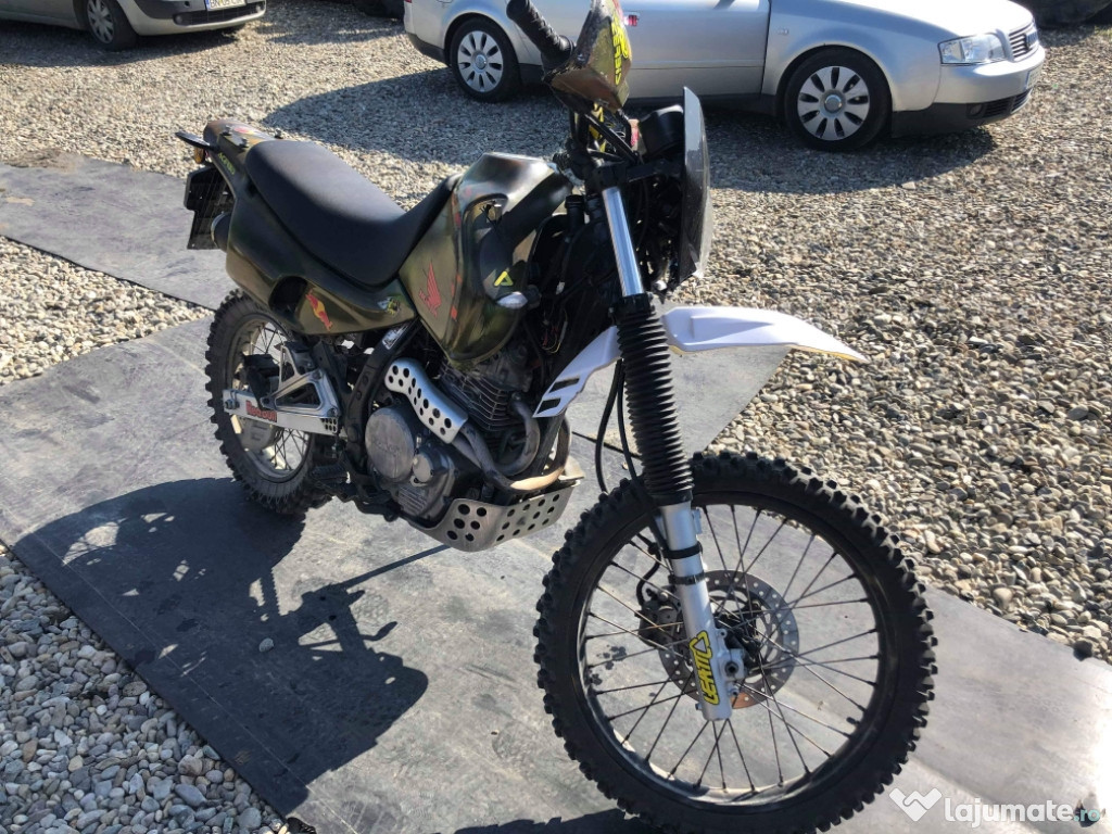 Motocicleta Honda Dominator 500