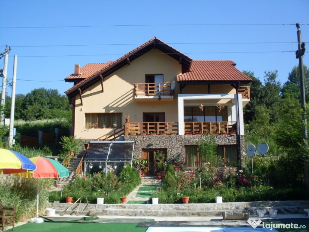 Vila in judetul Valcea, in mijlocul padurii