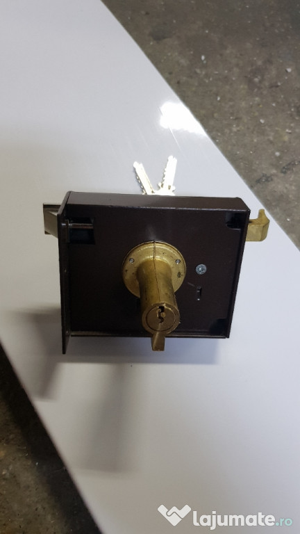 Yala mecanica cu inchidere automata