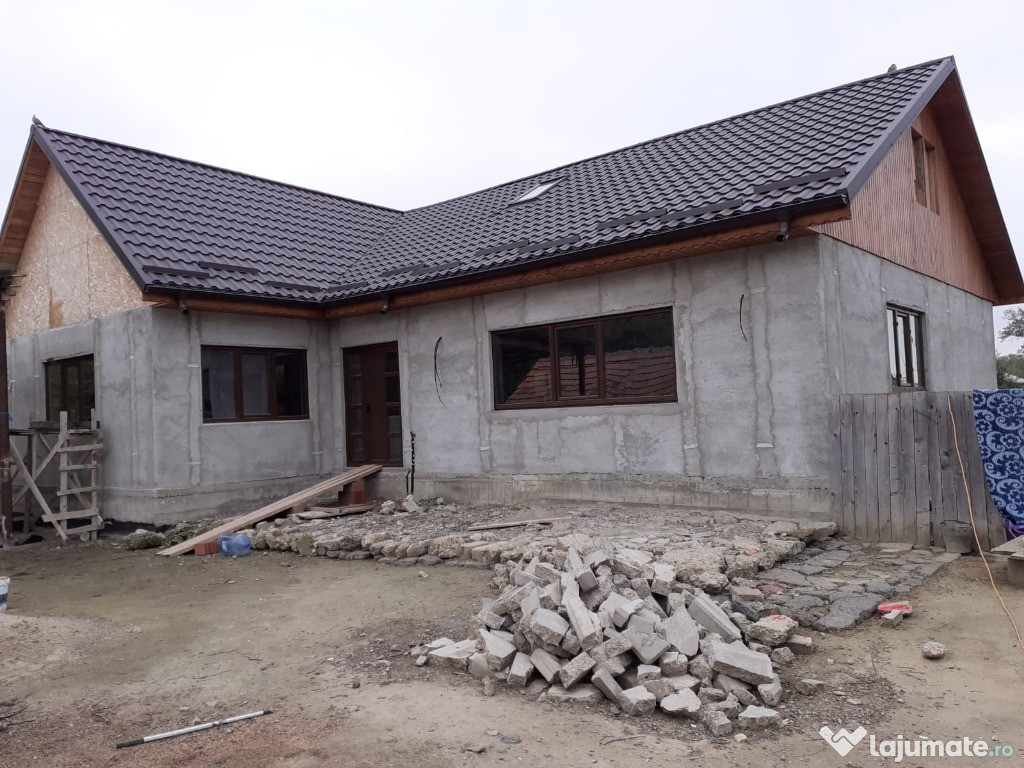 Casa noua + casa veche cu teren de 2500 mp