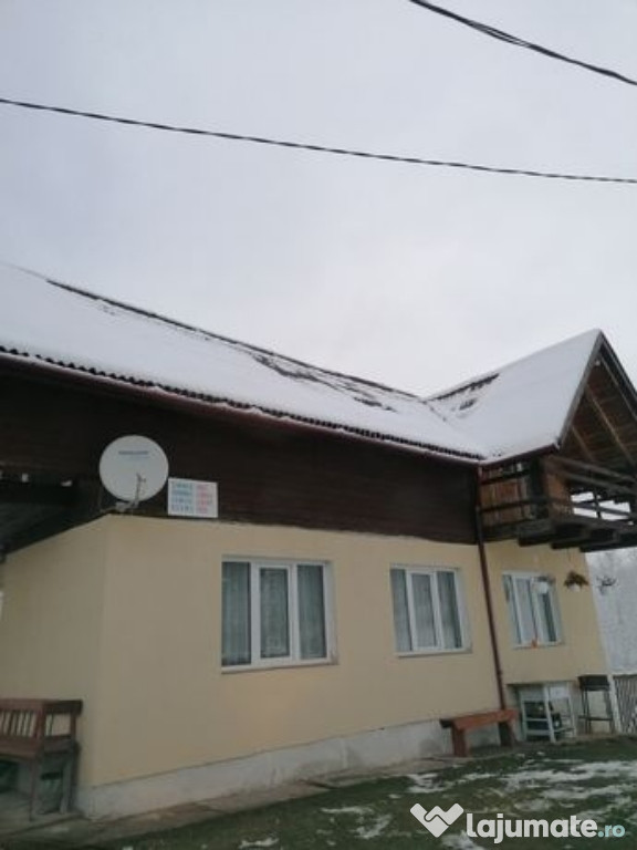 Cabana cu ciubar de inchiriat la Belis