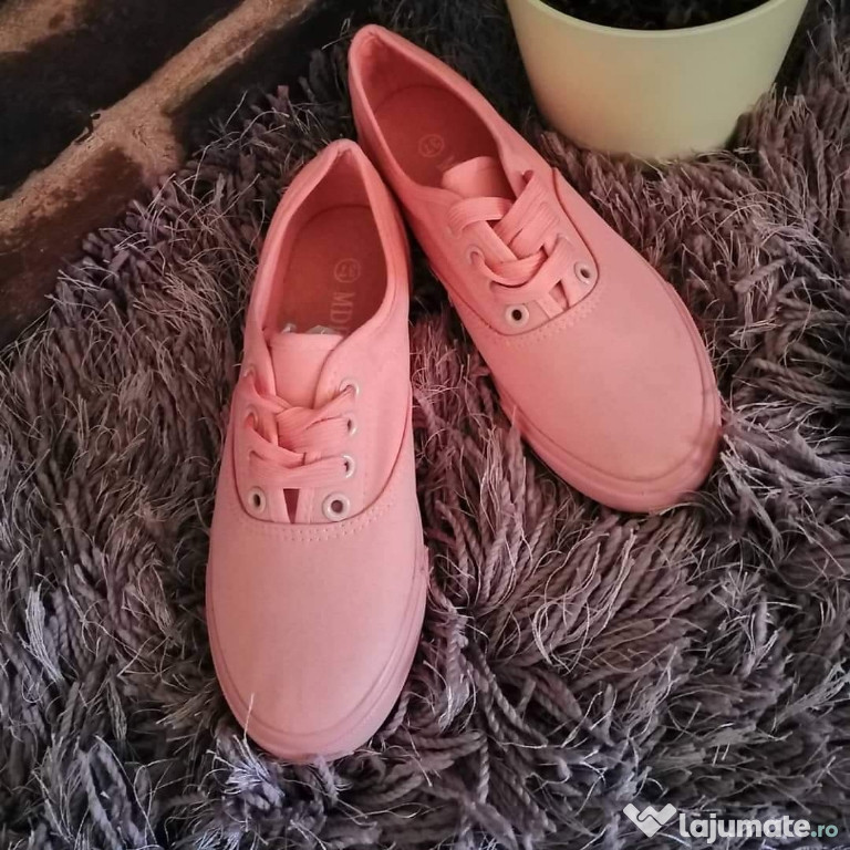Tenesi unisex,mai multe mode in pruvat!!!