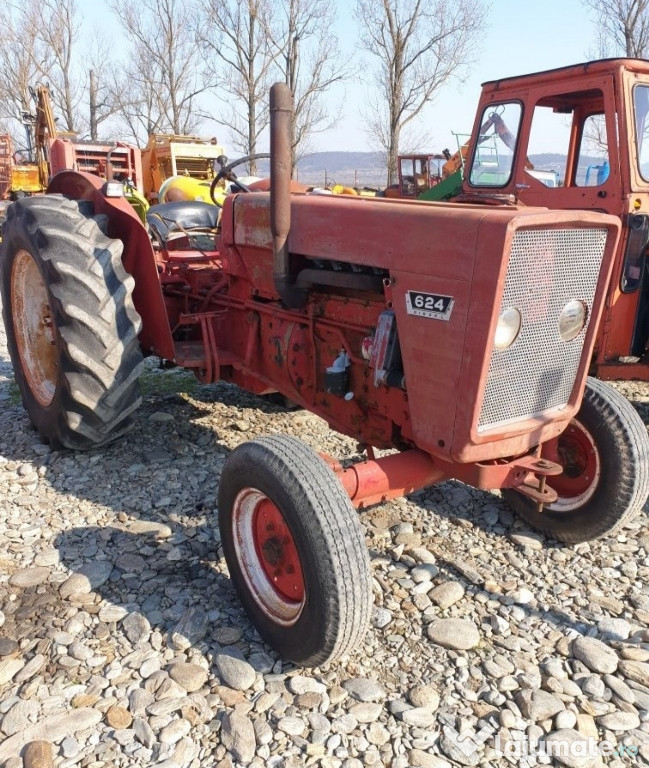 Tractor International 624