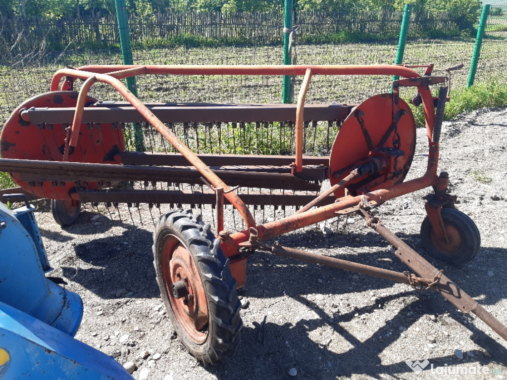 Greblă tractată