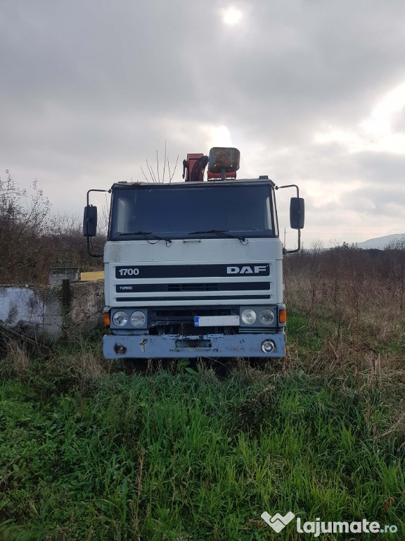 Camion DAF 1700 cu macara