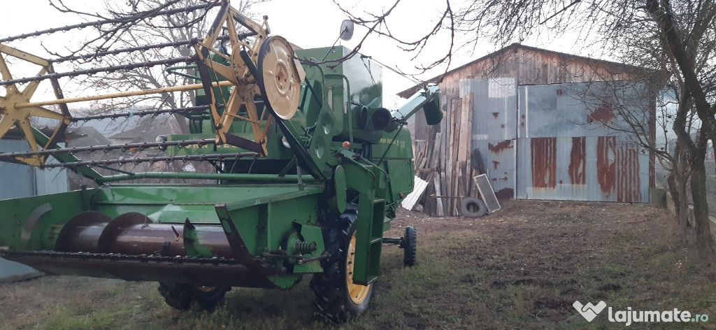 Combina John Deere 330