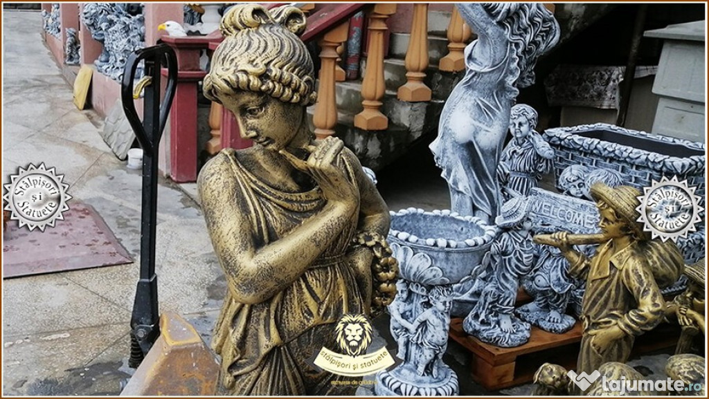 Statuetă domnița cu coroniță, auriu patinat, model S44.