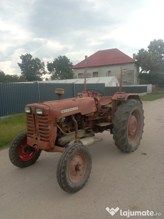 Tractor identic U 445 international cu motor aro Brașov