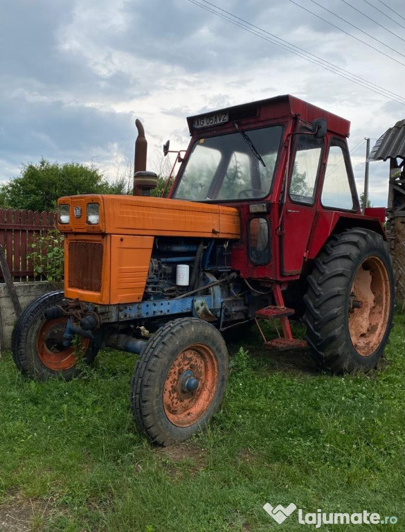Tractor U650 cu utilaje