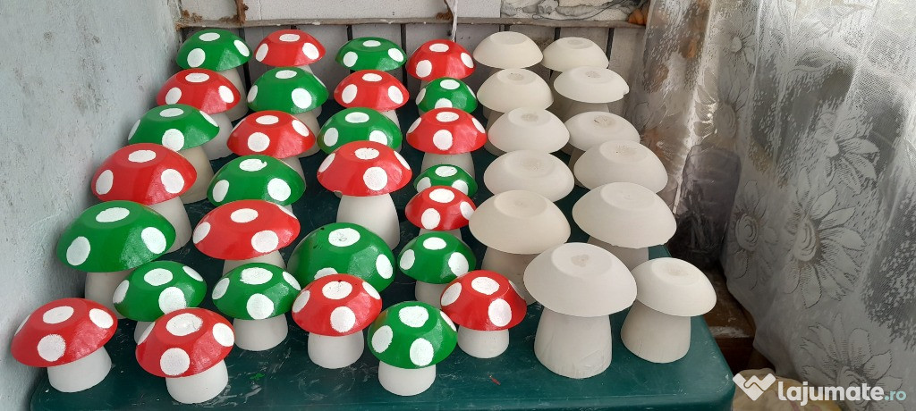 Disponibil ciuperci decorative