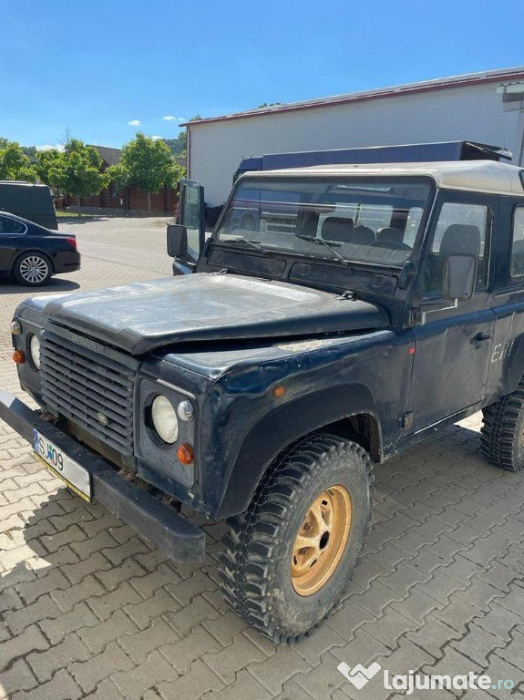 LAND ROVER DEFENDER