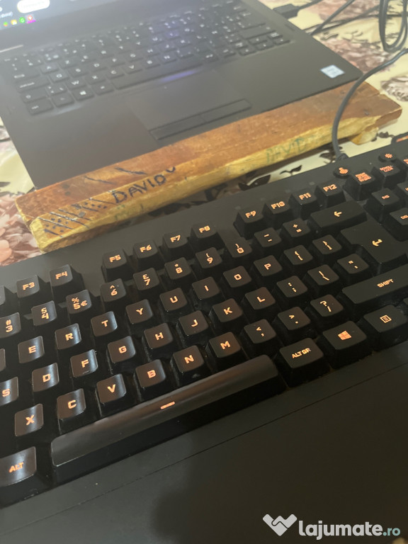 Tastatura logitech g213