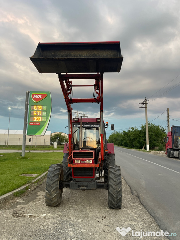 Tractor CASE INTERNAȚIONAL