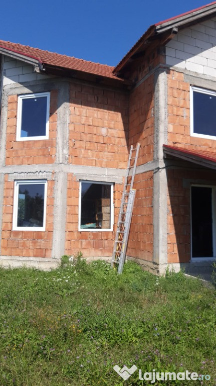 Satulung, casa la rosu