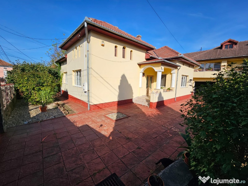 Casa cu piscina zona centrala – Orastie