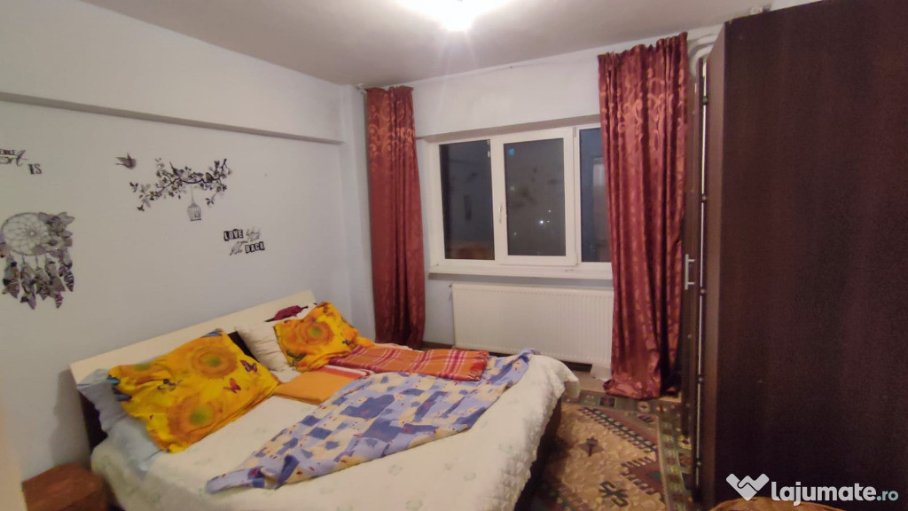 Apartament trei camere, decomandat, balcon, etaj 4 din 10, Narcisa