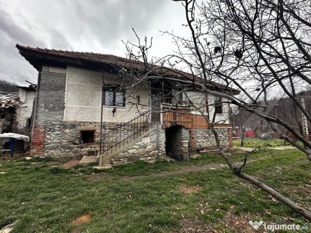 Casa plan parter si 6000 mp teren, zona Sambotin