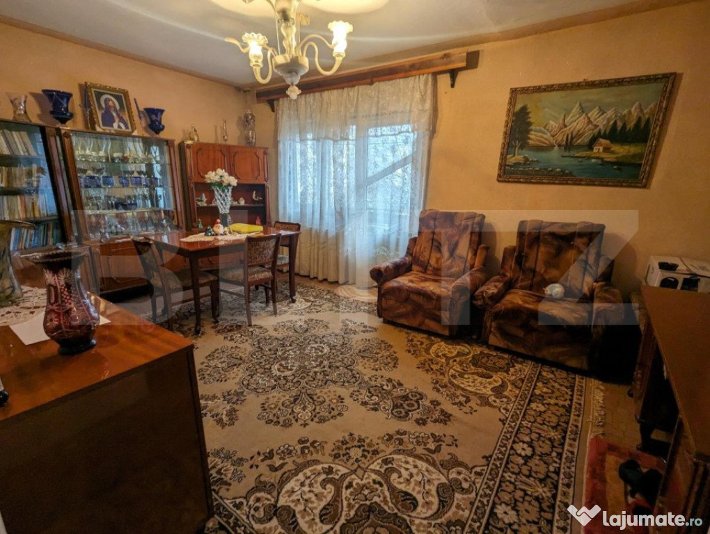 Apartament 3 camere, 2 bai, decomandat, zona Spiru