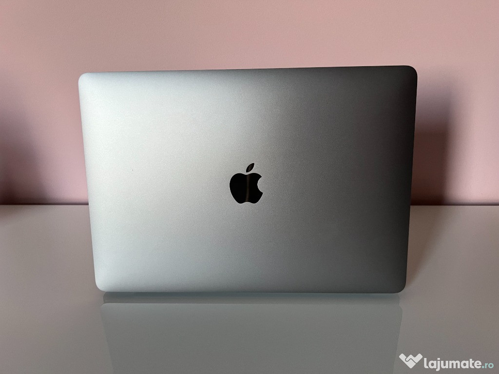 Apple MacBook Air 13 inch 8GB RAM 512 SSD