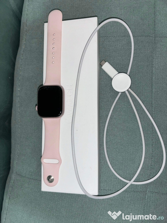 Vând Apple Watch seria 9 pink 45 mm