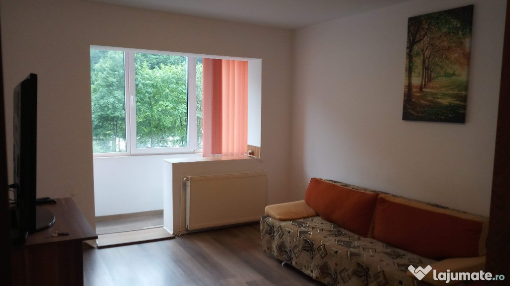 Închiriez apartament cu doua camere, decomandat, in Sinaia