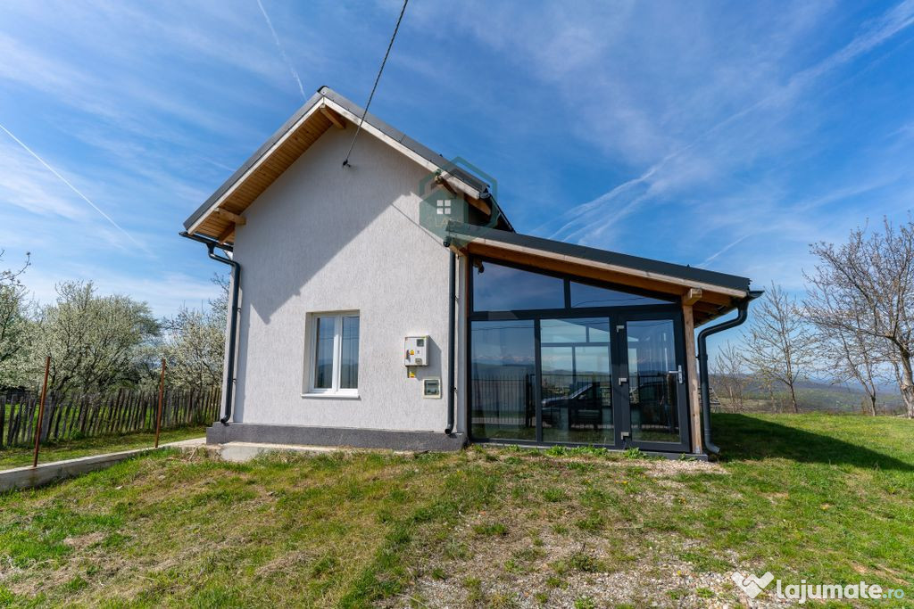 Casa de vacanta cu teren generos si panorama superba, Ghe...