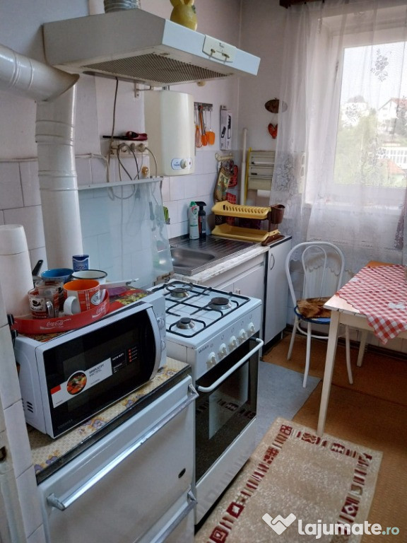 Apartament trei camere decomandat cartierul Izvoarelor.