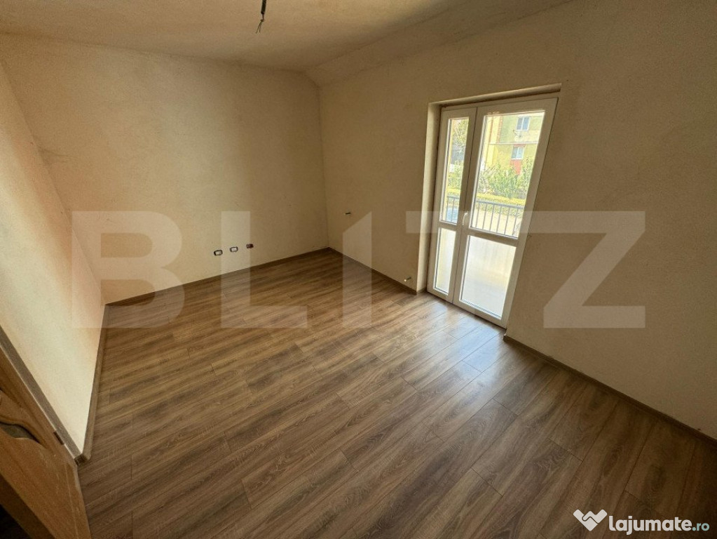 Apartament 3 camere, 80 mp, curte de 145 mp si garaj, Micro