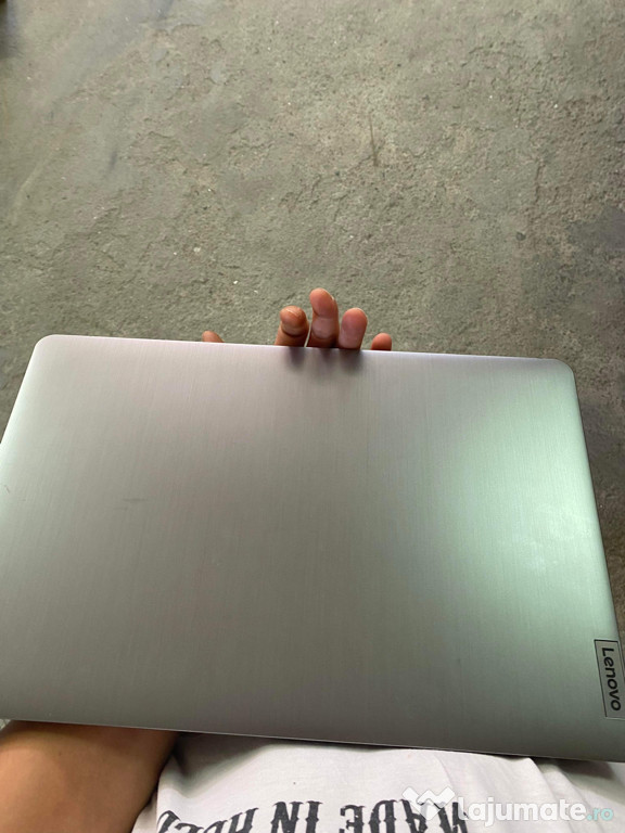 Laptop lenovo cu încărcător original