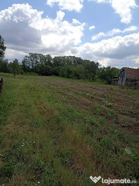 De vânzare teren intravilan în satul Let