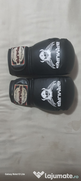 Vând echipament pentru kickboxing!