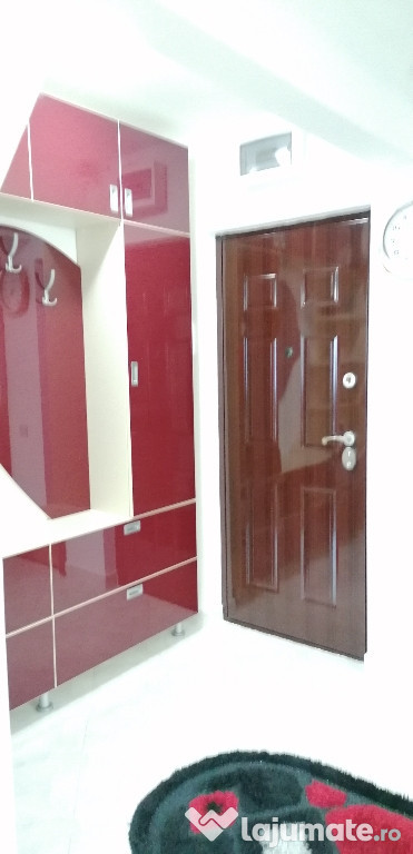 Închiriez apartament cu 3 camere