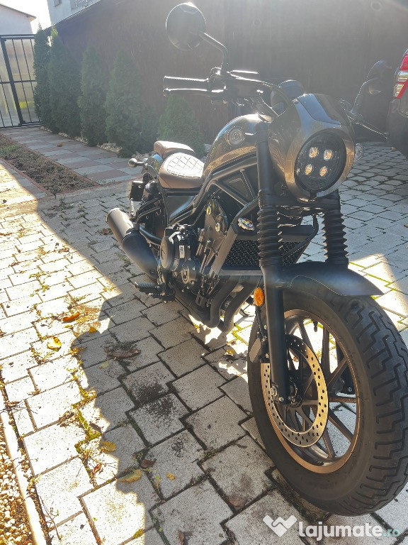 Motocicleta Honda Rebel 500.