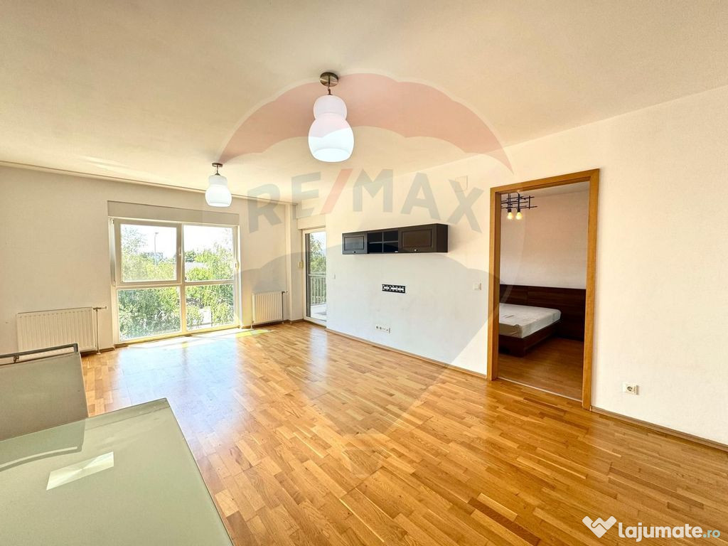 Apartament cu 3 camere de închiriat în zona Central